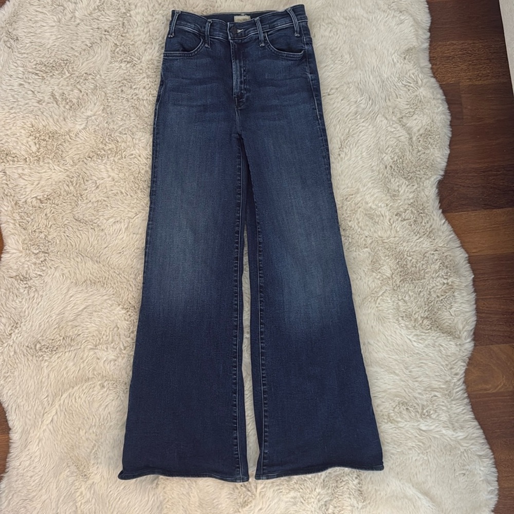 Mother The Hustler Roller Sneak Jean in Heirloom Wash